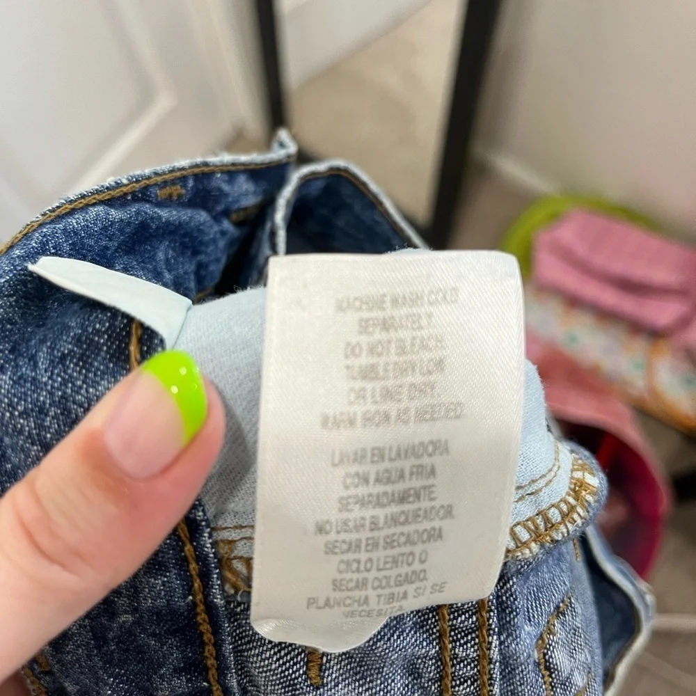 Dark wash l.e.i. Capri jeans